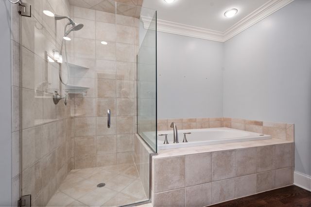 563 Greenway Drive, Lake Forest, IL 60045