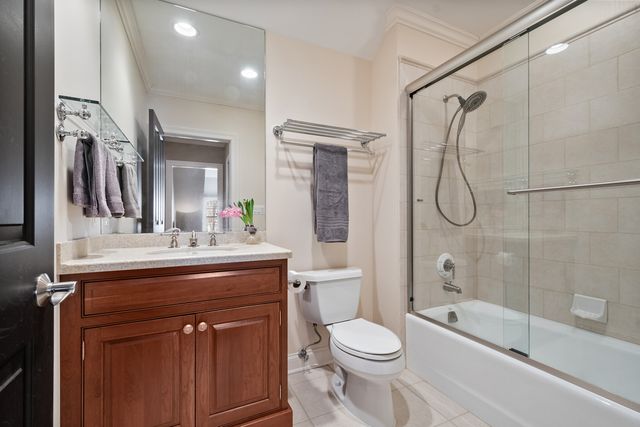 563 Greenway Drive, Lake Forest, IL 60045