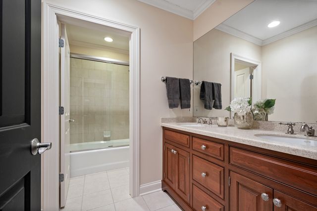 563 Greenway Drive, Lake Forest, IL 60045