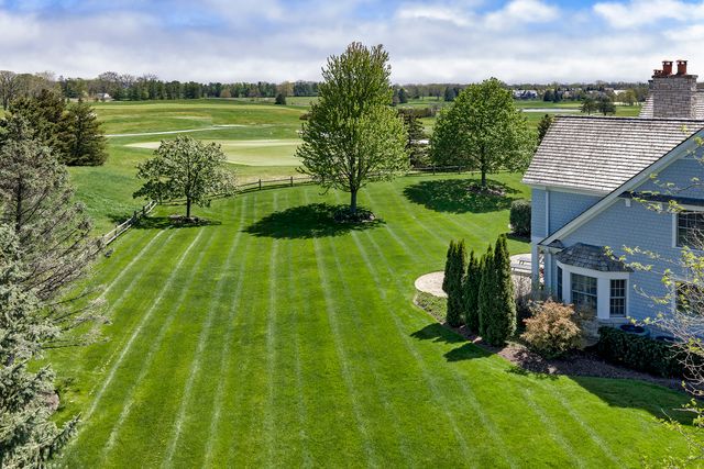 563 Greenway Drive, Lake Forest, IL 60045