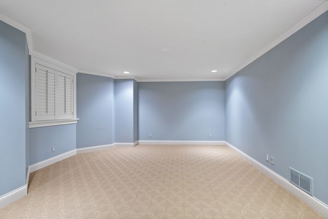 563 Greenway Drive, Lake Forest, IL 60045