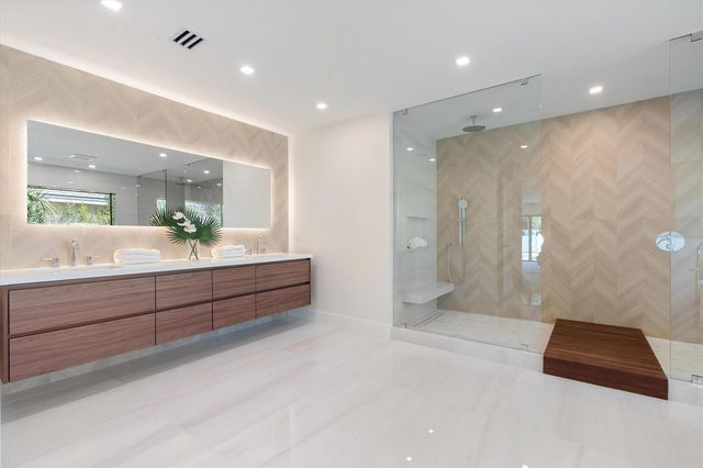 868 Country Club Drive, North Palm Beach, FL 33408