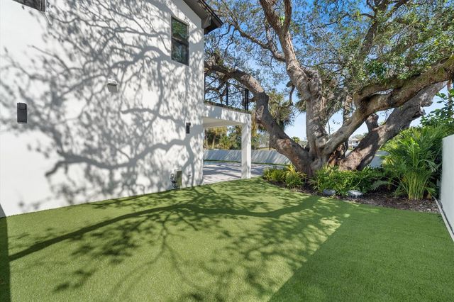 868 Country Club Drive, North Palm Beach, FL 33408