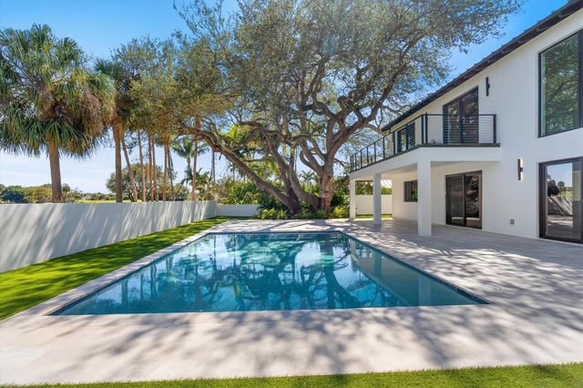 868 Country Club Drive, North Palm Beach, FL 33408
