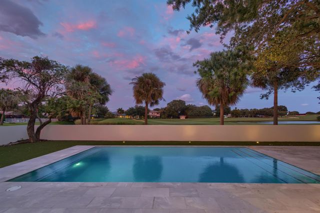 868 Country Club Drive, North Palm Beach, FL 33408