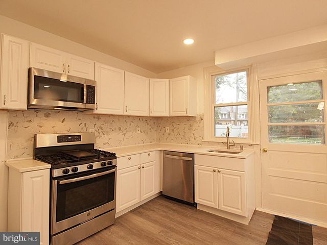 618 POST RD, Marcus Hook, PA 19061