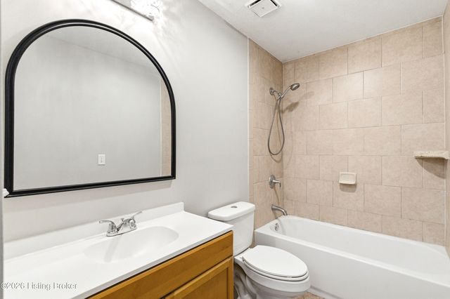 1772 Holly Ct, Radcliff, KY 40160