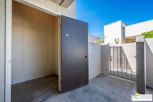 845 E Arenas Road, Palm Springs, CA 92262