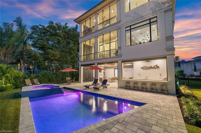 211 San Mateo DR, Bonita Springs, FL 34134
