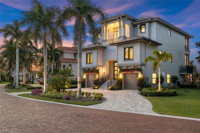 211 San Mateo DR, Bonita Springs, FL 34134