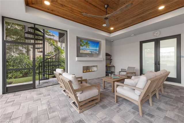 211 San Mateo DR, Bonita Springs, FL 34134
