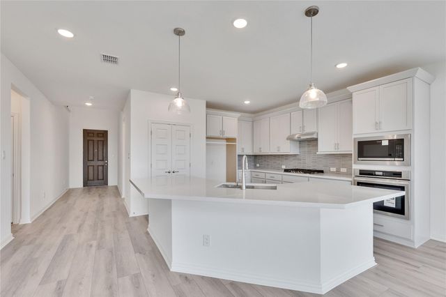 13512 Endless Narrow LN, Elgin, TX 78621