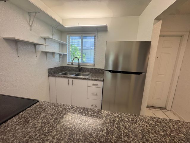 1100 S Lake Drive 9, Lantana, FL 33462
