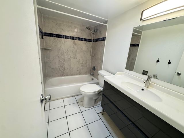1100 S Lake Drive 9, Lantana, FL 33462