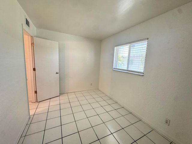 1100 S Lake Drive 9, Lantana, FL 33462