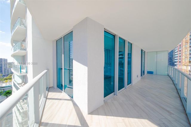 1100 S Miami Ave 1701, Miami, FL 33130