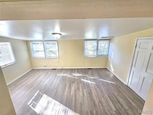 1372 Heydt Avenue, St Louis, MO 63135