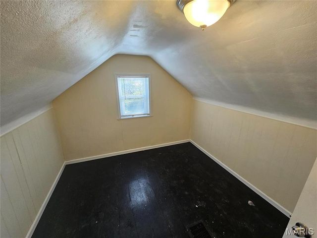 1372 Heydt Avenue, St Louis, MO 63135