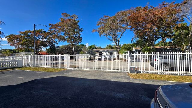 1290 NE 142nd Street 10, North Miami, FL 33161
