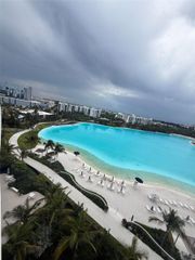 2411 Laguna Circle 2703, North Miami, FL 33181