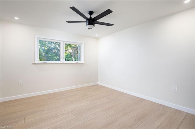 2424 Harbor RD, Naples, FL 34104