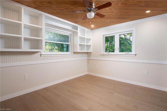 2424 Harbor RD, Naples, FL 34104