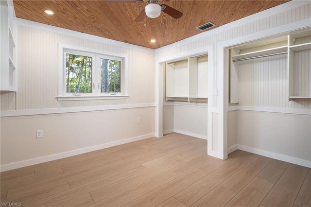 2424 Harbor RD, Naples, FL 34104