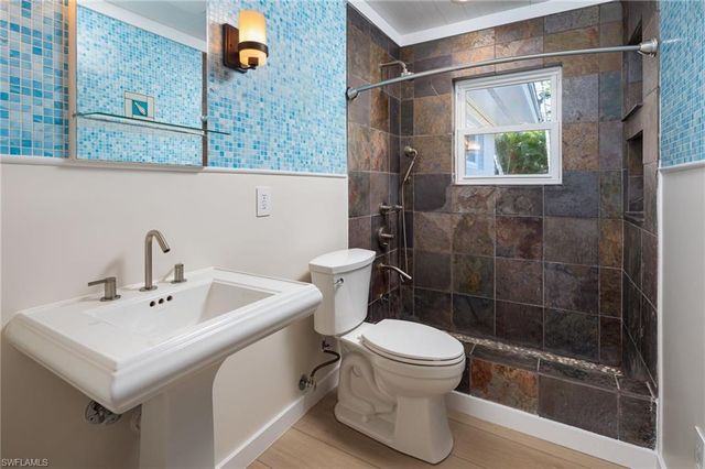 2424 Harbor RD, Naples, FL 34104