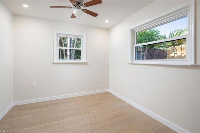 2424 Harbor RD, Naples, FL 34104