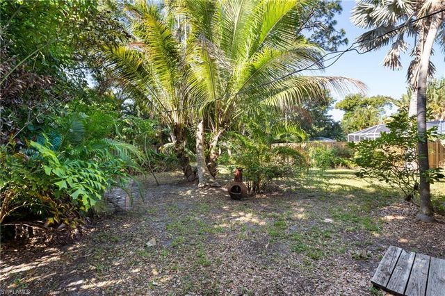 2424 Harbor RD, Naples, FL 34104