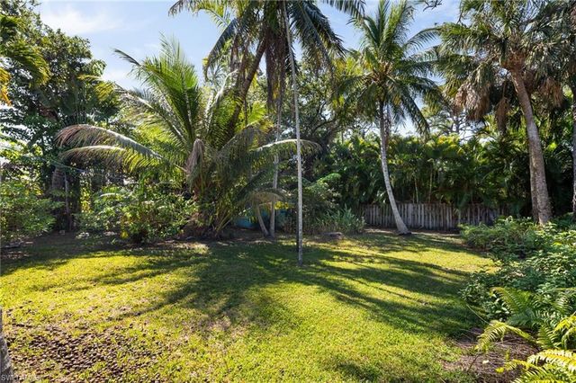 2424 Harbor RD, Naples, FL 34104