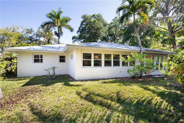 2424 Harbor RD, Naples, FL 34104