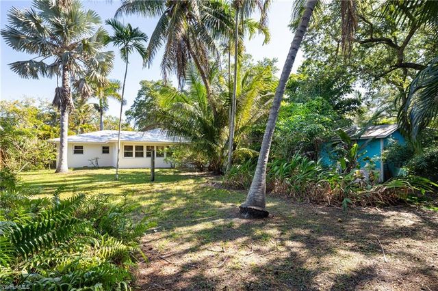 2424 Harbor RD, Naples, FL 34104