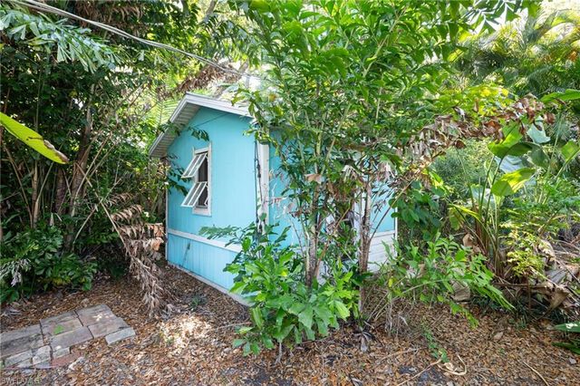 2424 Harbor RD, Naples, FL 34104