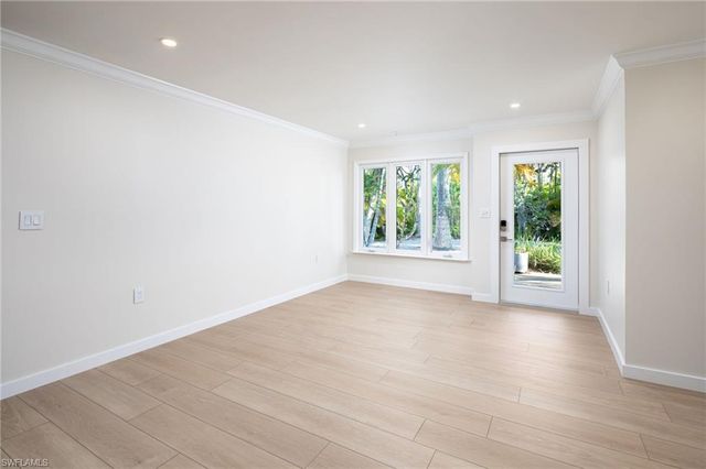 2424 Harbor RD, Naples, FL 34104