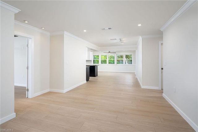2424 Harbor RD, Naples, FL 34104