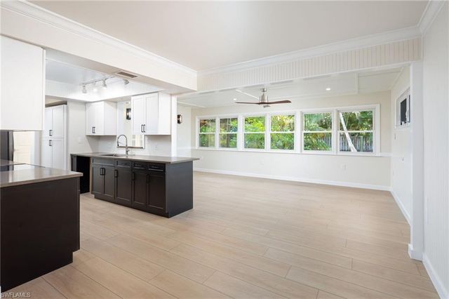 2424 Harbor RD, Naples, FL 34104