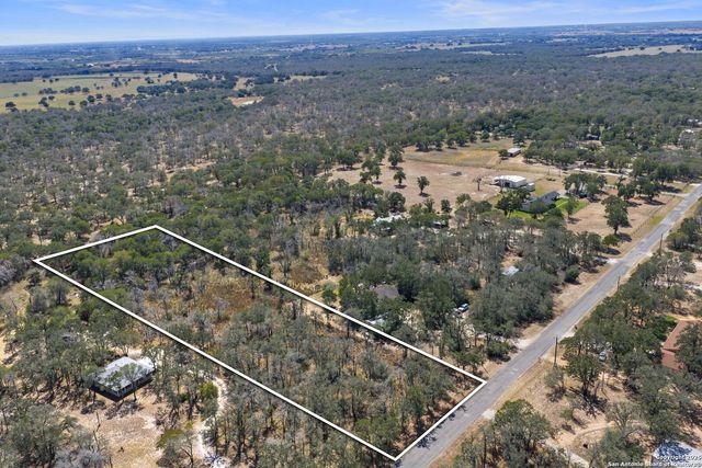 1963 Deer Trail, Floresville, TX 78114