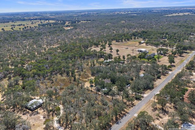 1963 Deer Trail, Floresville, TX 78114