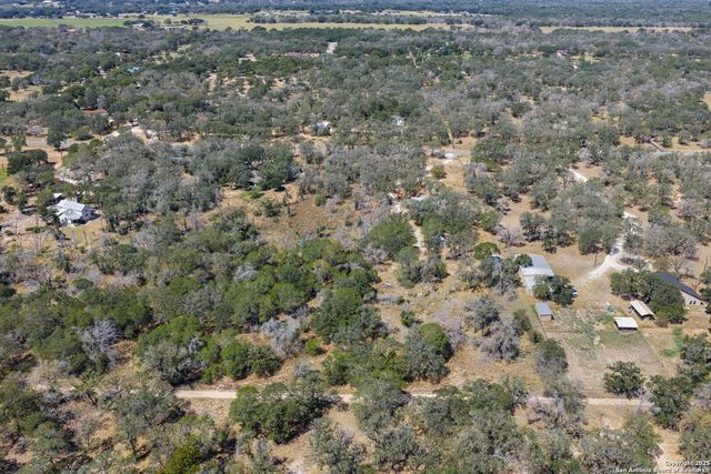 1963 Deer Trail, Floresville, TX 78114
