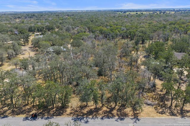 1963 Deer Trail, Floresville, TX 78114