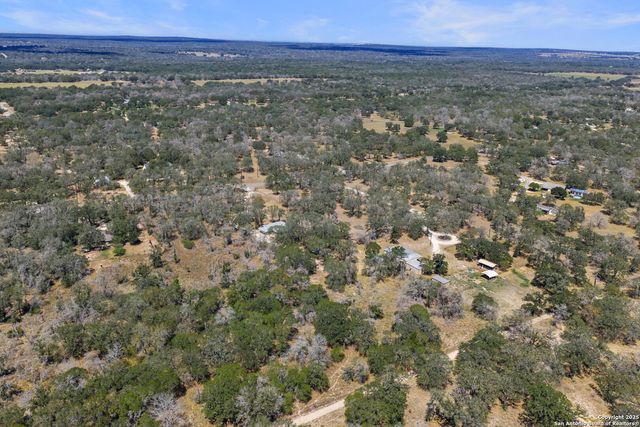 1963 Deer Trail, Floresville, TX 78114