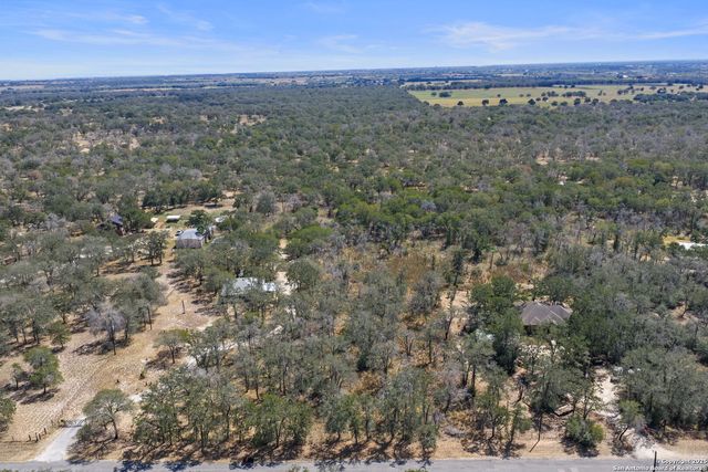 1963 Deer Trail, Floresville, TX 78114