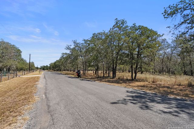 1963 Deer Trail, Floresville, TX 78114