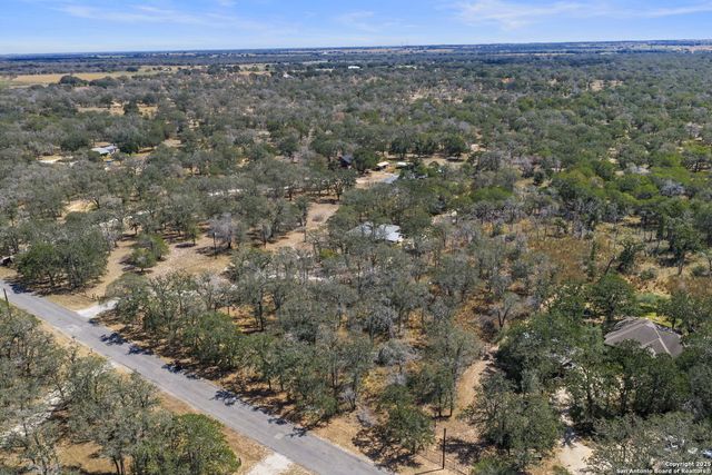 1963 Deer Trail, Floresville, TX 78114
