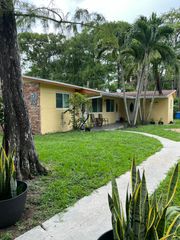 4250 NW 21st Avenue, Oakland Park, FL 33309
