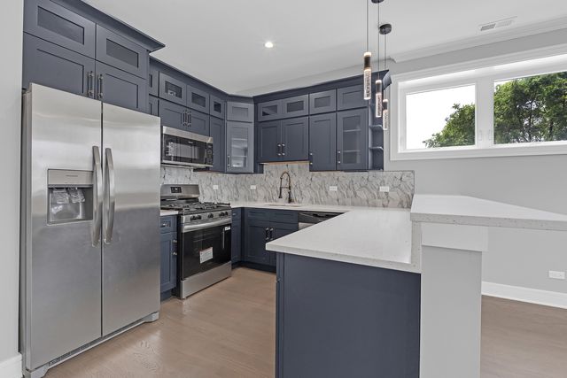 4827 S Saint Lawrence Avenue 2, Chicago, IL 60615