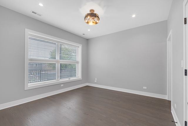4827 S Saint Lawrence Avenue 2, Chicago, IL 60615