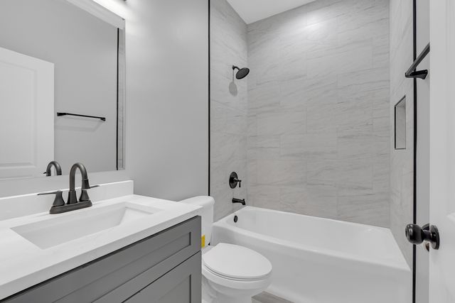 4827 S Saint Lawrence Avenue 2, Chicago, IL 60615