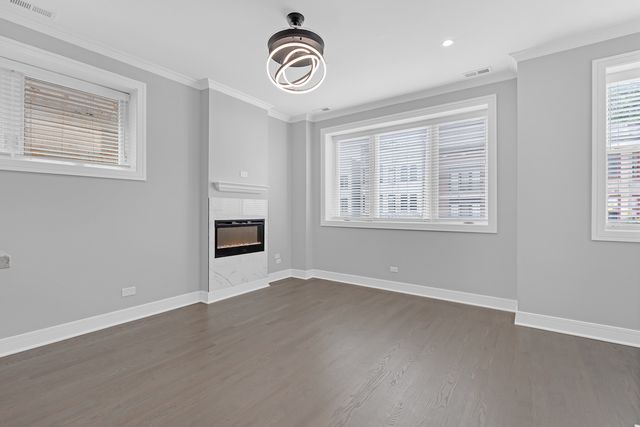 4827 S Saint Lawrence Avenue 2, Chicago, IL 60615